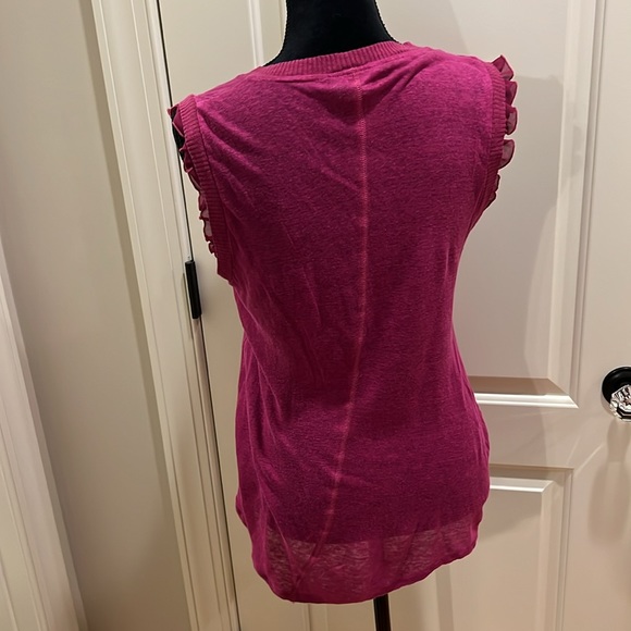 Sheer ruffle edge slight cap sleeve vneck woven top - Picture 5 of 6